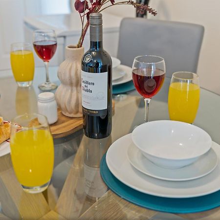 247 Serviced Accommodation In Telford 2 Bedroom Apartment Exterior foto