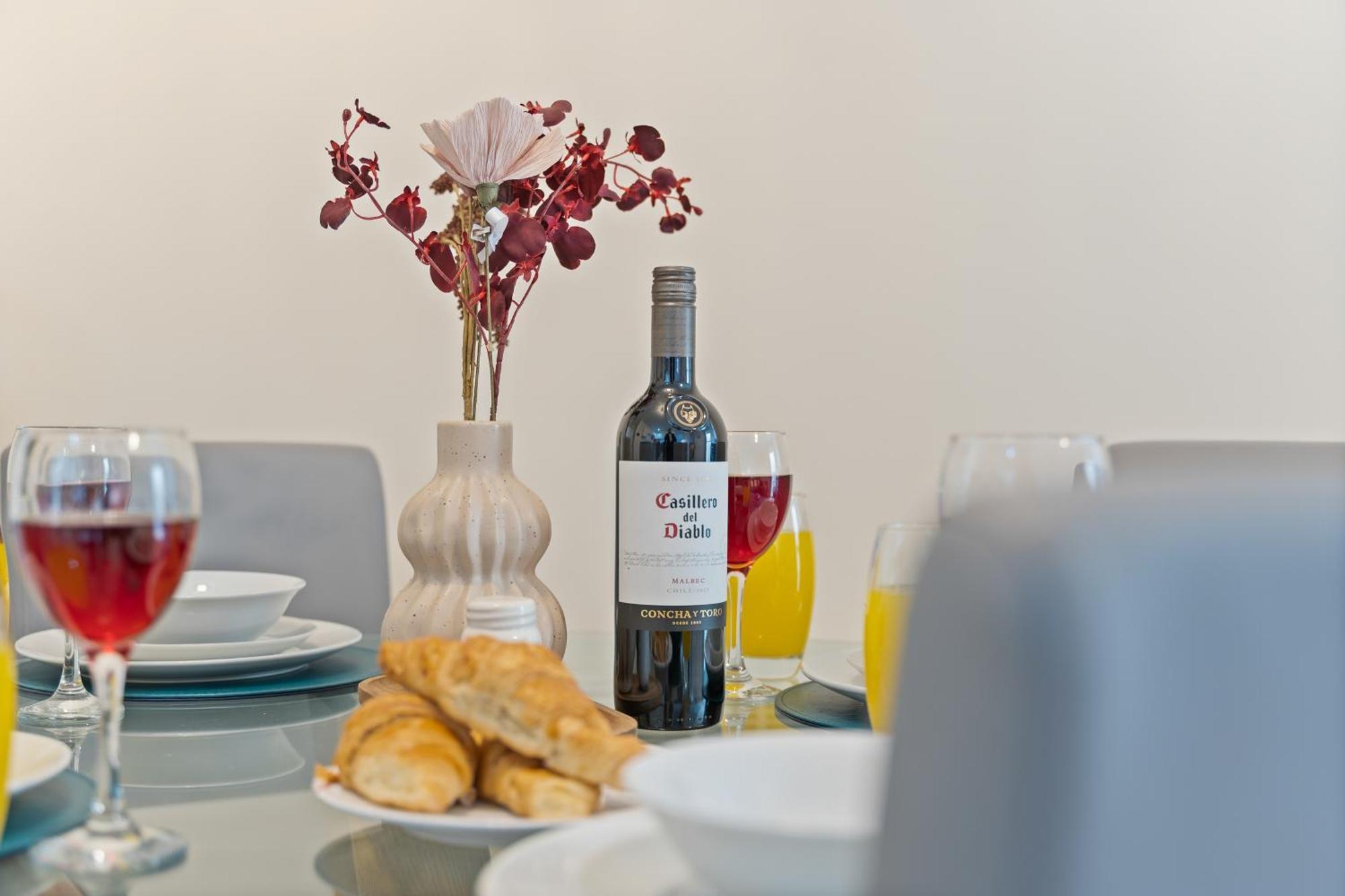 247 Serviced Accommodation In Telford 2 Bedroom Apartment Exterior foto